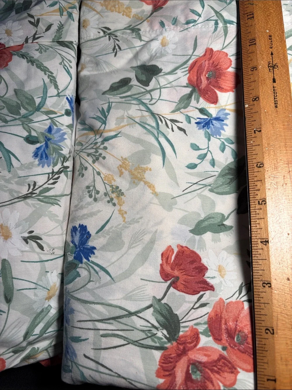 Vintage Floral Cotton Queen sheet set - White Base with Red & Blue Blooms. LL